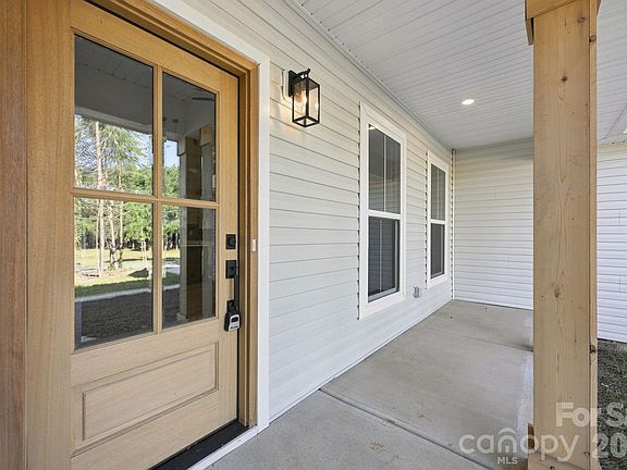 3rd image of 2271 Lee Lawing Rd