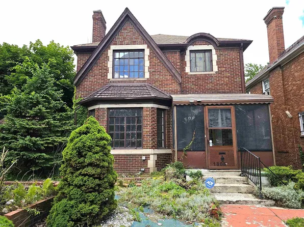 18051 Santa Barbara Dr, Detroit, MI 48221
