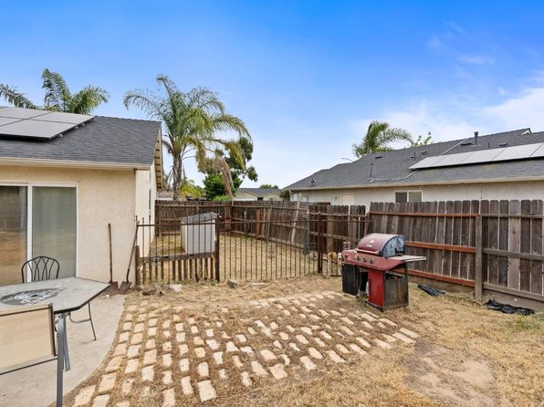 3617 Clay Ct, Selma, CA 93662