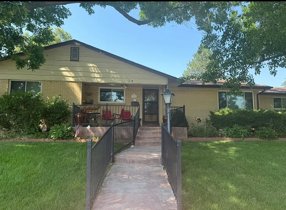 3 bed, 2000 sqft, $1,950 — Photo 1