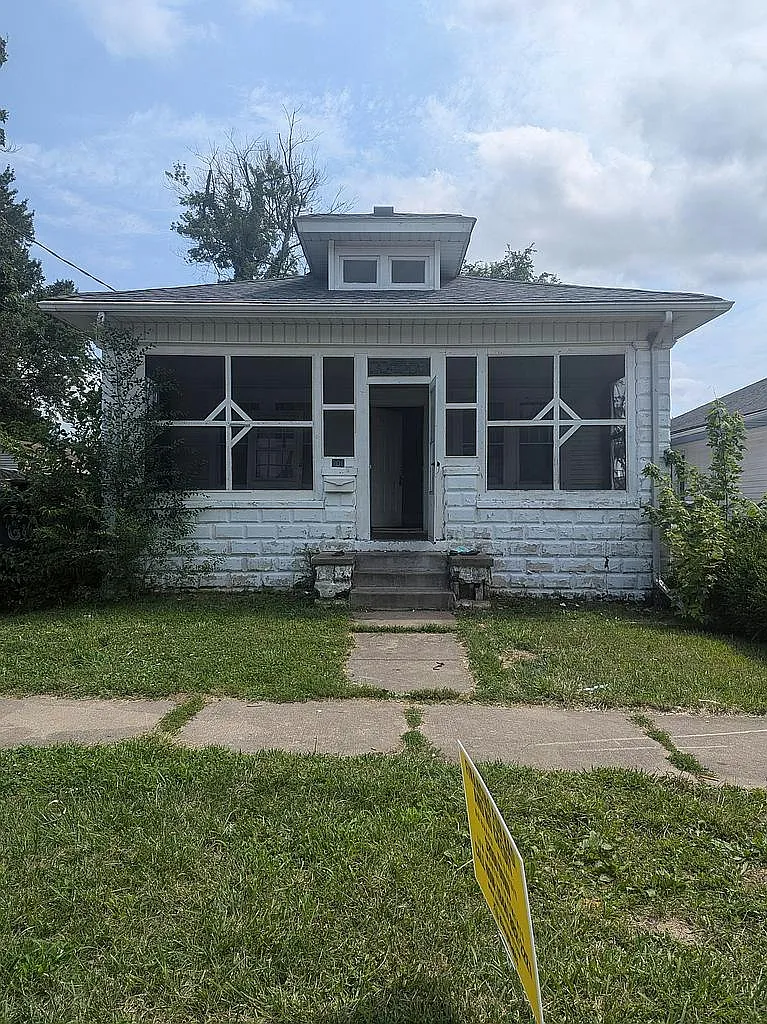 908 West Mac Queen Avenue — Photo 1
