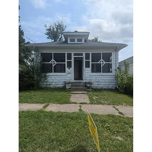908 W Macqueen Ave Photo 1