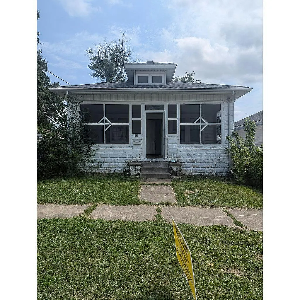 908 W Macqueen Ave photo 1