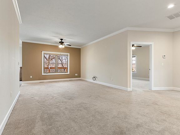 5th image of 301 Stillwood Drive
