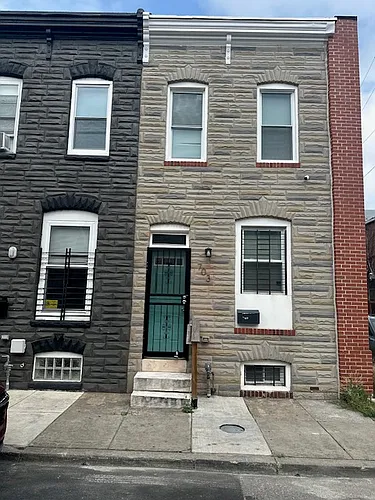 703 N Port St Photo 1