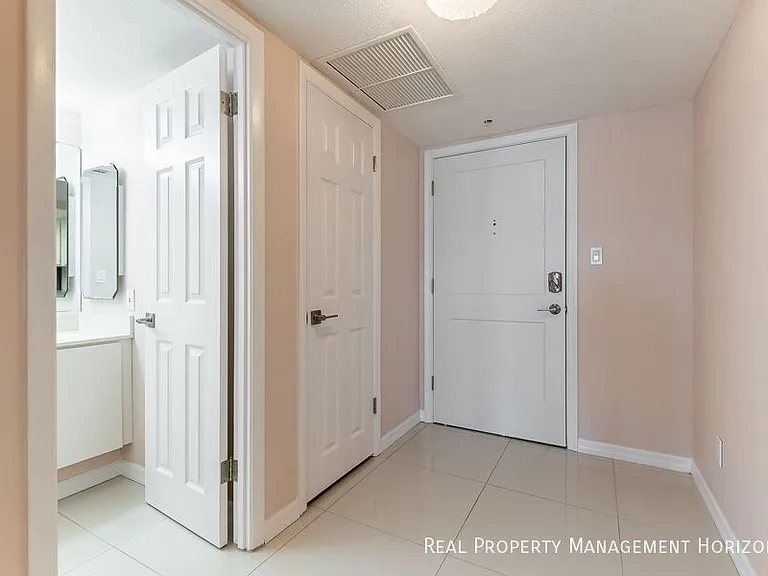 1700 Benjamin Franklin Dr #3B — Photo 2