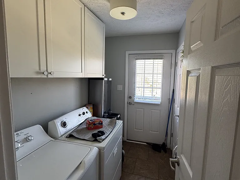 596 White Laurel Ln — Photo 4
