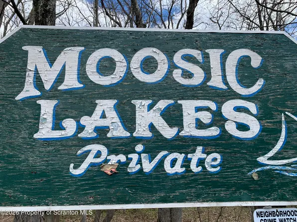 18 Little Lake Rd, Lake Ariel, PA 18436