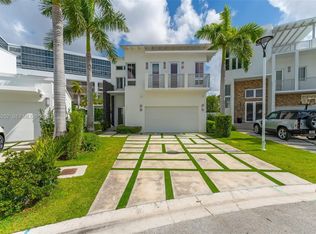 Oasis Park Square At Dora, Doral, FL 33122