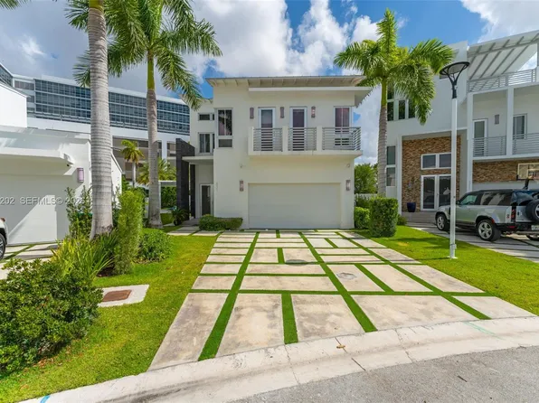 8221 NW 34th Dr, Doral, FL 33122