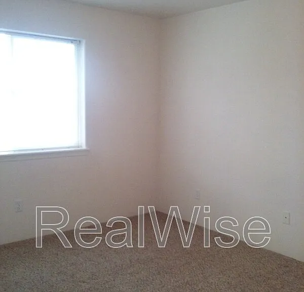 327 Pardee Ln — Photo 4