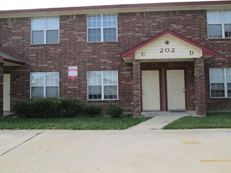 202 W Mary Jane Dr — Photo 1