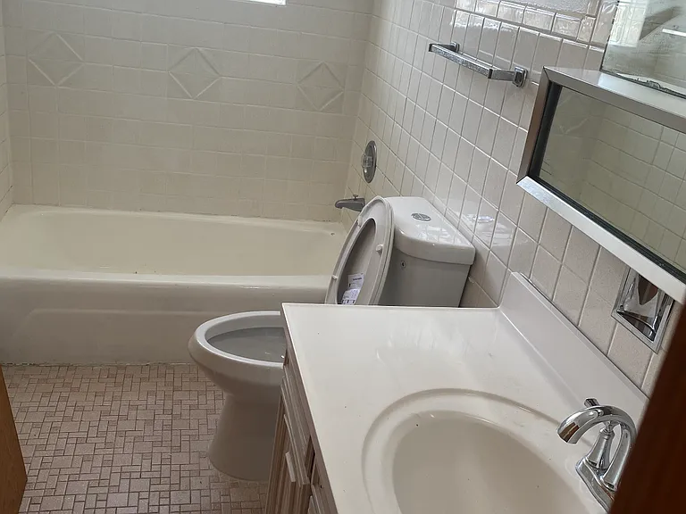 5223 N Reserve Ave #1 — Photo 1