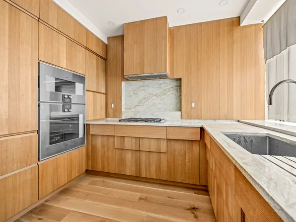 120 Riverside Boulevard image 4 of 13