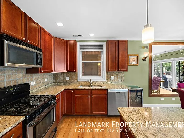 1152 W Roscoe St #2E — Photo 2