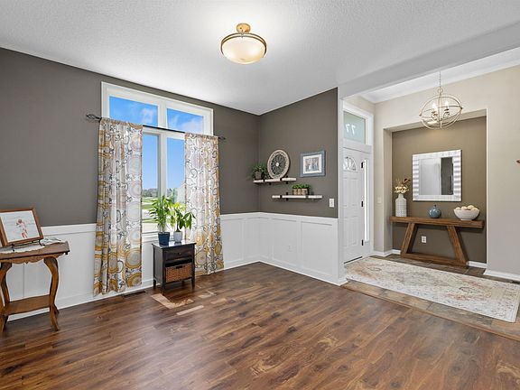 3rd image of 7727 Boxwood Ct