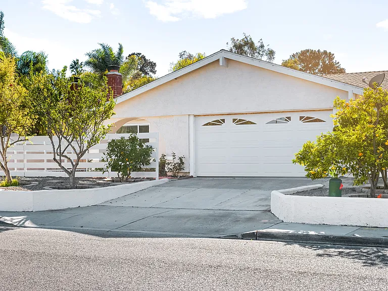 2039 Village Wood Rd — Photo 41