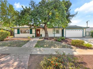 718 Robinhood Ln, Redlands, CA 92373