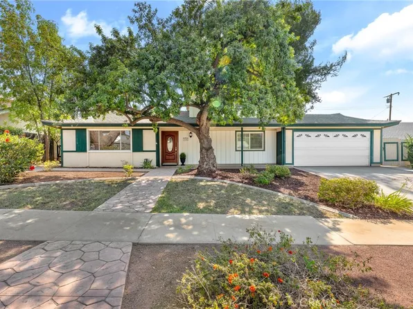 718 Robinhood Ln, Redlands, CA 92373