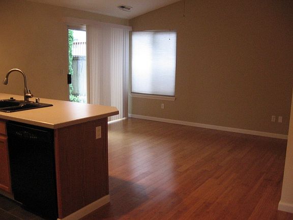 3rd image of 8303 NE 25th Pl