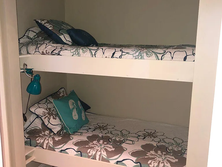 556 Bay Villas Ln — Photo 18