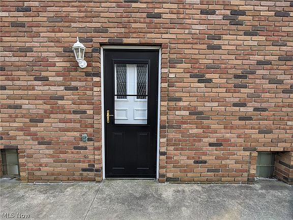 5th image of 245 S Nickelplate St