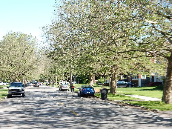 5th image of 410 Lakewood St