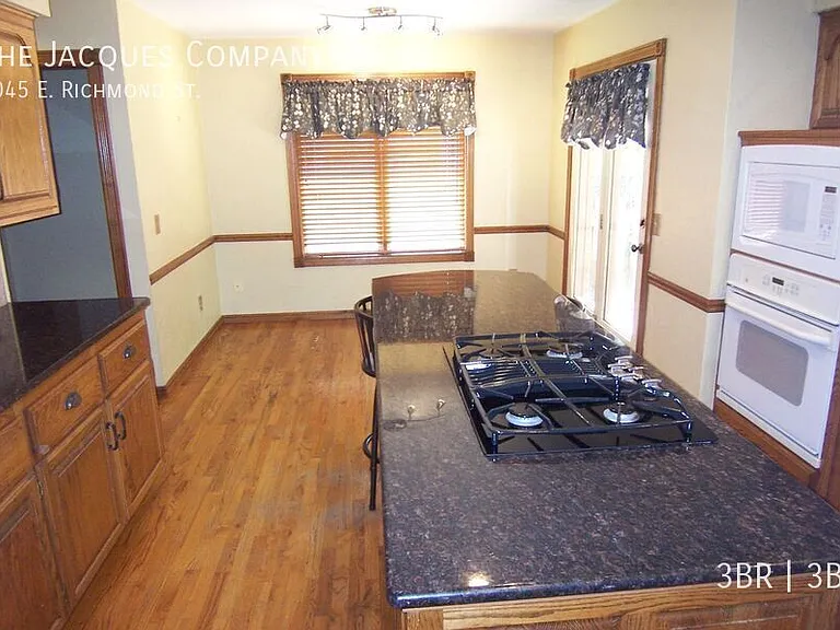 2045 E Richmond St — Photo 12