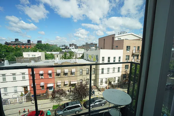 Rented by Rennit Inc. | media 37