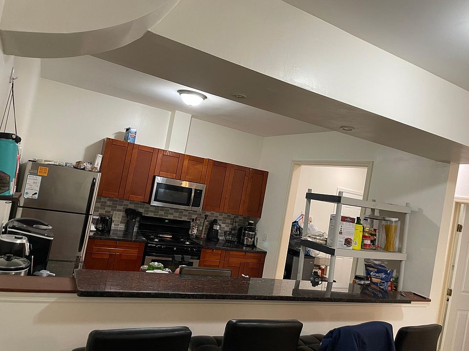 1st image of 18 Cedar St #1