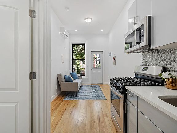 3rd image of 263 Halsey St #2R