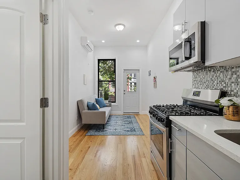263 Halsey St #2R — Photo 3