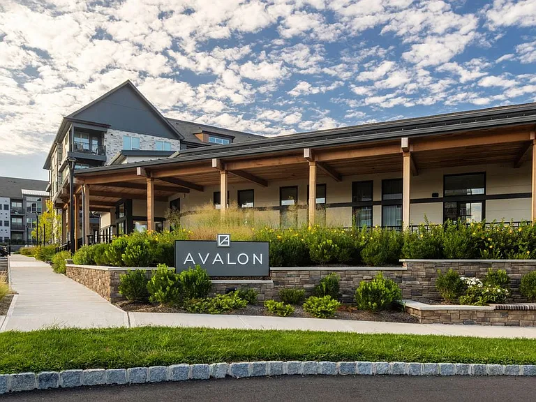 Leasing entrance