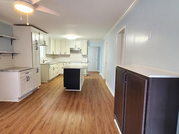 4th image of 1319 Calvin St