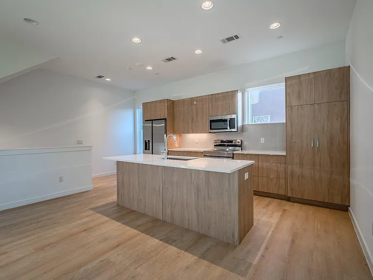 4911 Belmont Ave #13 — Photo 27