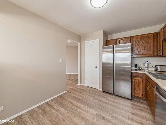 5th image of 607 Stone Circle Ct Unit Z1