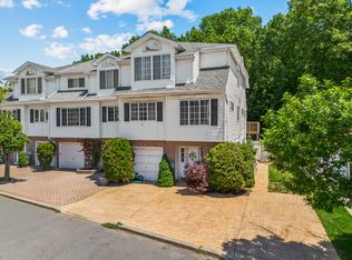 48 White Oak Ln, Staten Island, NY 10309