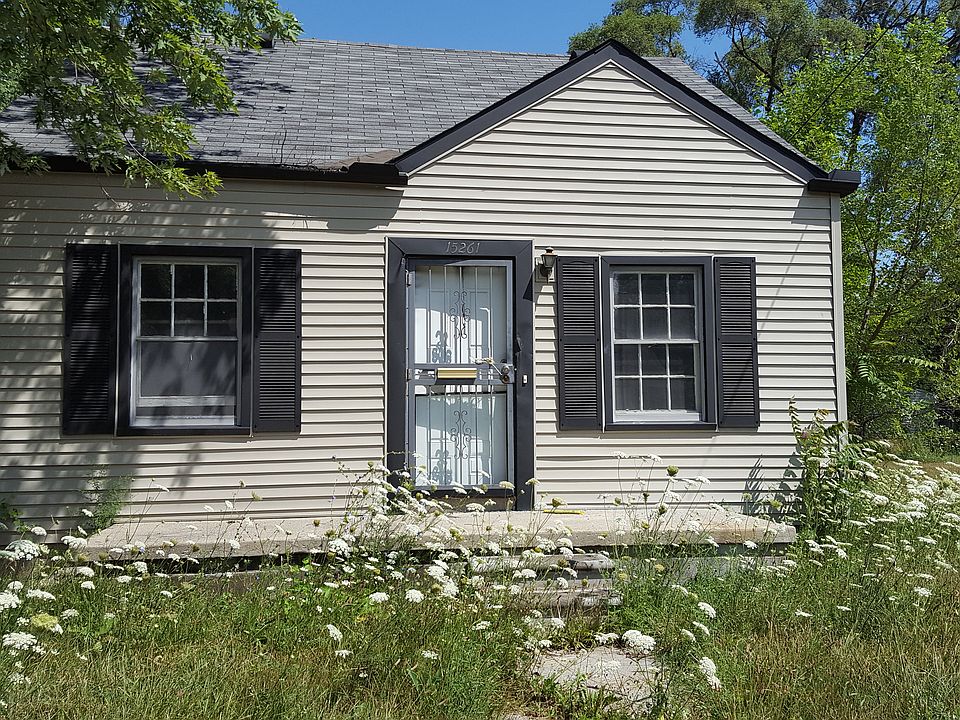 2nd image of 15261 Coram St