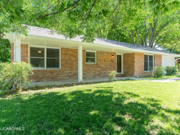 232 Pheasant Ln, Holts Summit, MO 65043