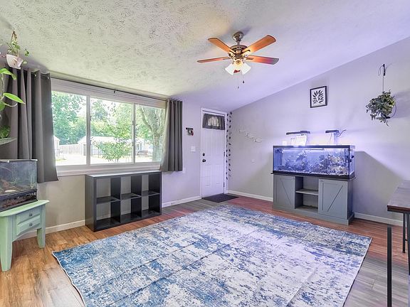 4th image of 2530 S Saint James Blvd
