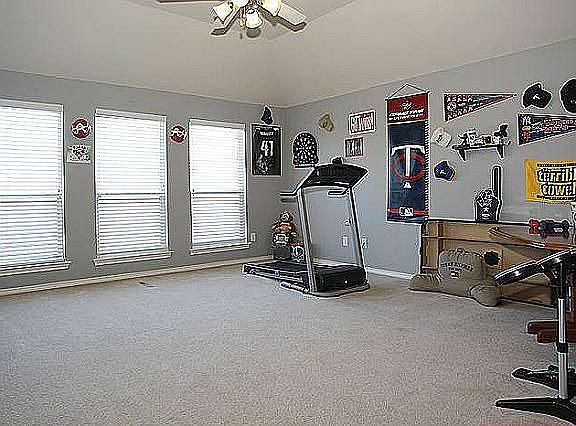 4th image of 5911 Lorenzo Dr