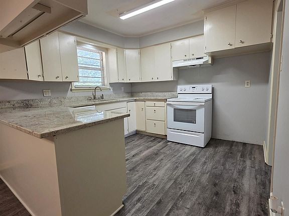 4th image of 13 Rocco Dr
