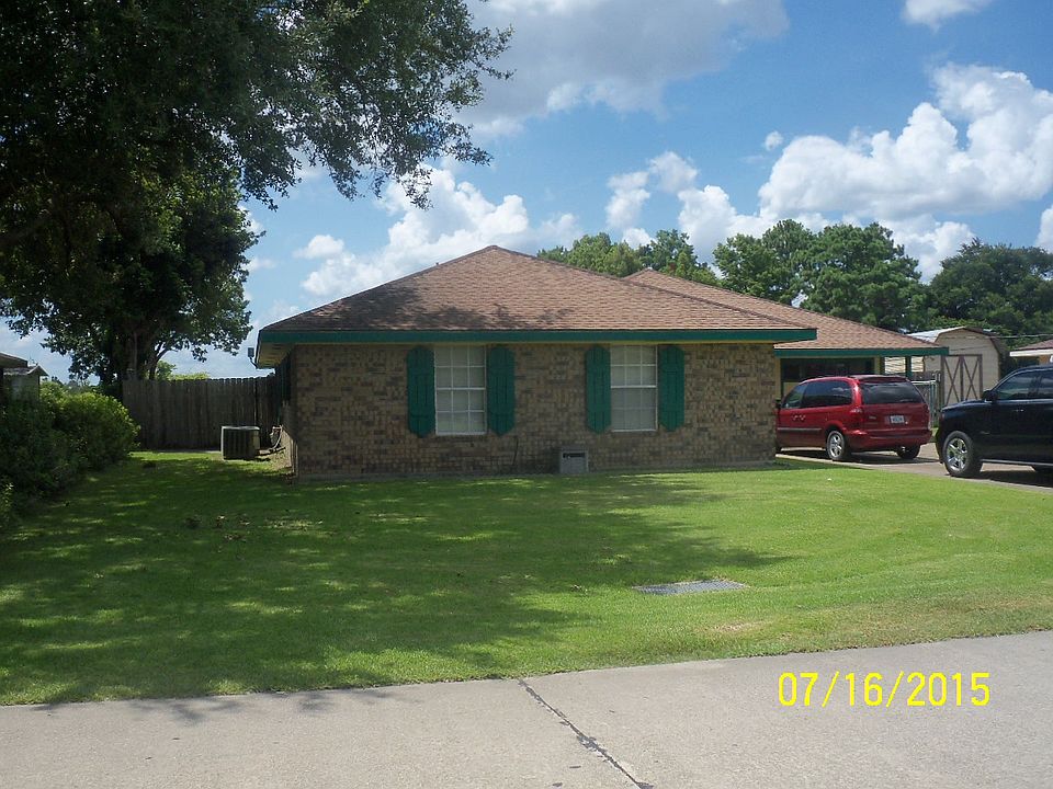 1st image of 120 Elm Dr
