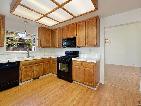 5th image of 108 William Cir