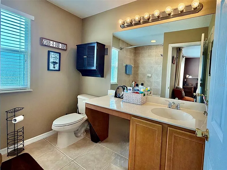 1720 Retreat View Cir — Photo 16