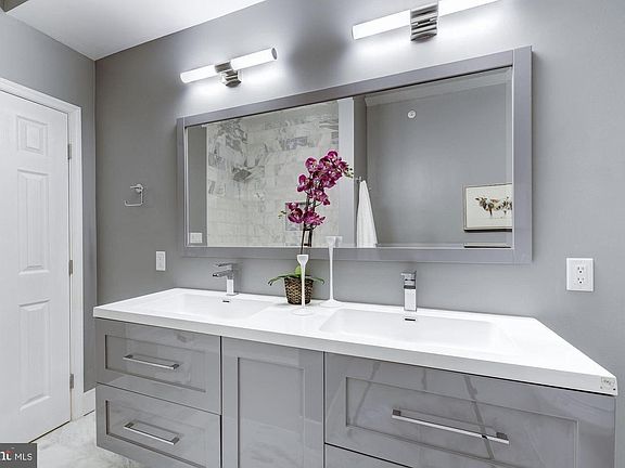 Jack and Jill bathroom between bedrooms 1&2