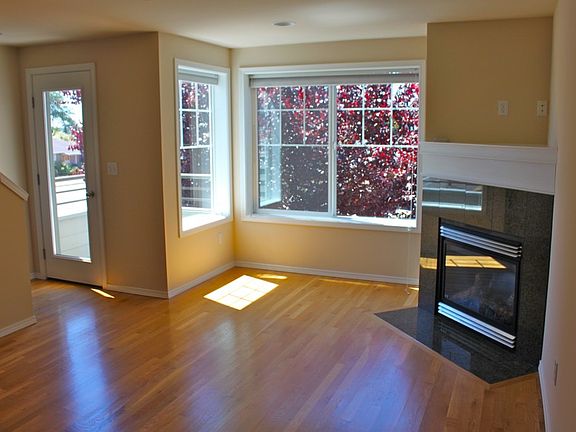 Living room, gas fireplace