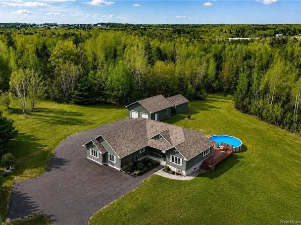 76 Daniel Dr, Moncton, NB E1H 0B4