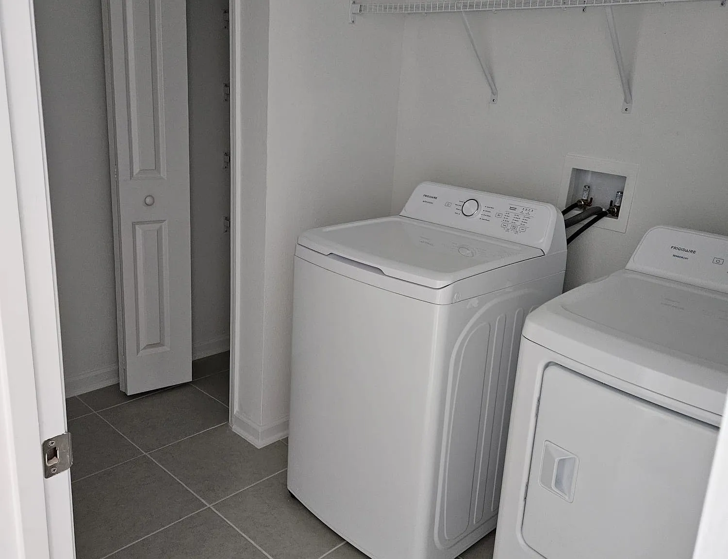 5 bed, 2400 sqft, $750 — Photo 3