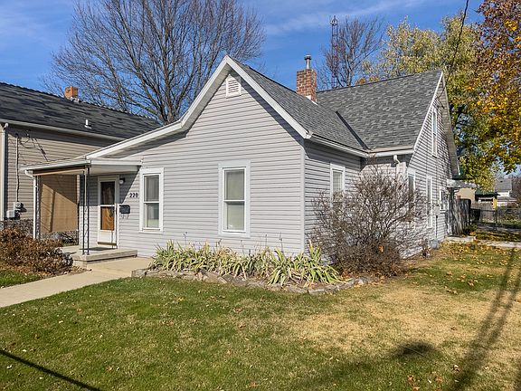 2nd image of 220 Henry St